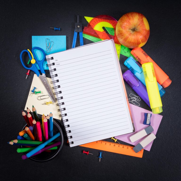 Bolígrafos y plumas imprescindibles para material escolar