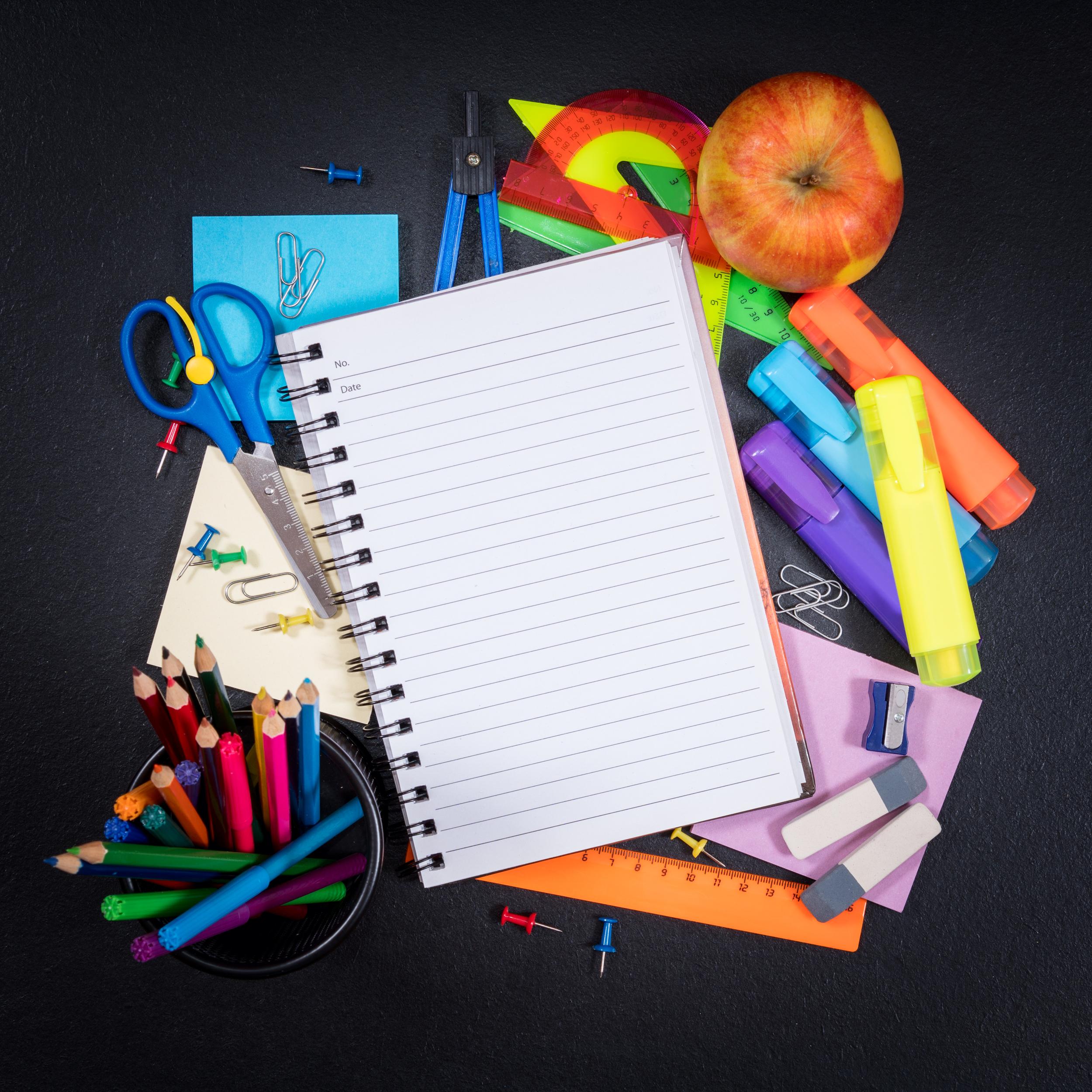 Bolígrafos y plumas imprescindibles para material escolar